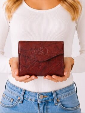 Buxton women's Top Grain Cowhide
Exterior Burgundy Wallet